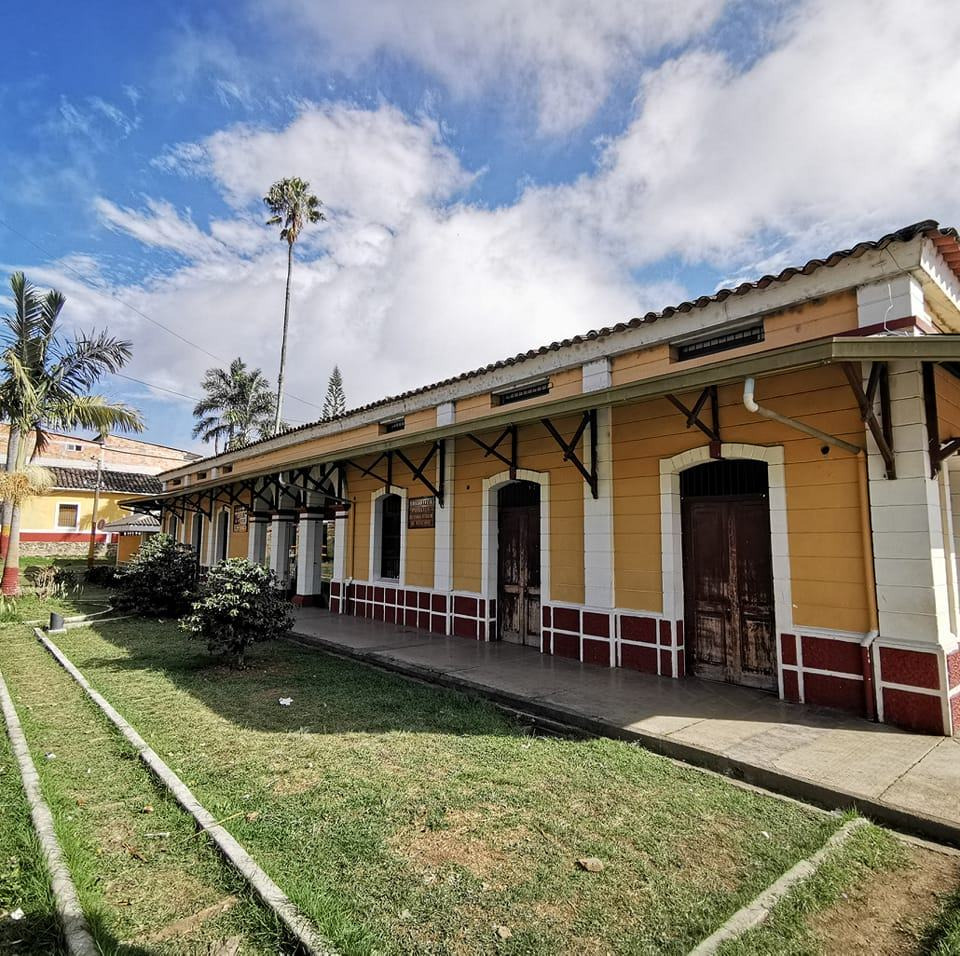 Estación del Ferrocarril de Piendamó al atardecer