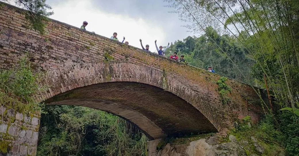 Puente histórico sobre el Río Piendamó